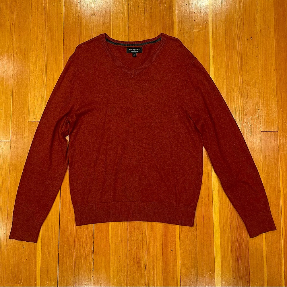 Banana Republic Men’s Maroon V Neck Sweater